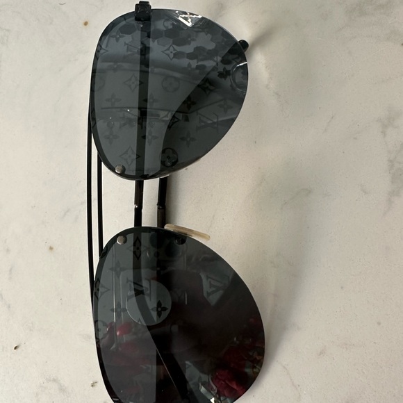 Louis Vuitton Clockwise sunglasses: 100^ authentic great condition - Picture 10 of 12